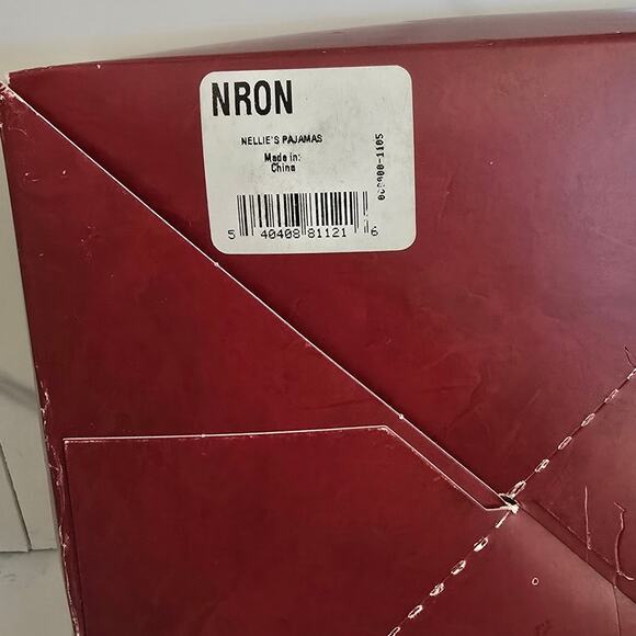 American Girl Nellie's Pajamas Box, Hanger, Replacement White Shoe and Sock - Picture 6 of 6